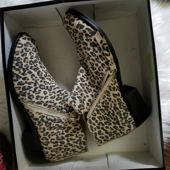 New Dolce Vita Leopard booties - Picture 4 of 9